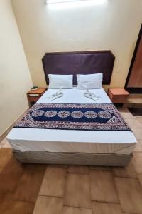 Tempat tidur dalam kamar di Hotel YMCA - Near Meenakshi Amman Temple Madurai