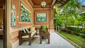 Jardí fora de Cafe Wayan Cottages Senggigi