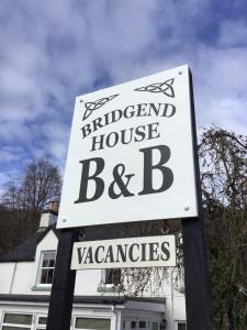 Un certificado, premio, cartel u otro documento en Bridgend House B&B