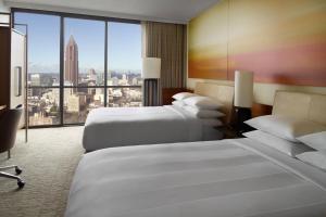 Llit o llits en una habitació de Atlanta Marriott Marquis