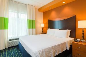 Cama ou camas em um quarto em Fairfield Inn & Suites Lock Haven