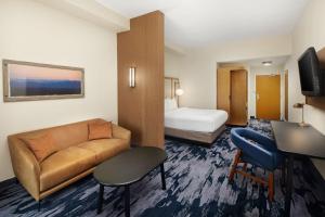 Krevet ili kreveti u jedinici u objektu Fairfield Inn & Suites Worcester Auburn