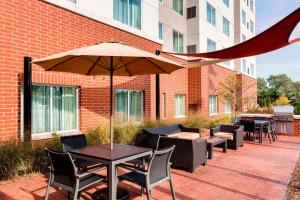 a patio with tables and chairs and an umbrella at Residence Inn by Marriott Chicago Wilmette/Skokie in Wilmette