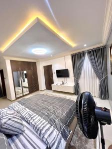 Tempat tidur dalam kamar di Bee-City Homes