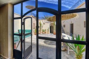 תמונה מהגלריה של Riad Amazine - Piscine - Rooftop - 6 or 7 Px באגאדיר