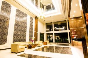 Khu vực ghế ngồi tại Ariana Hotel