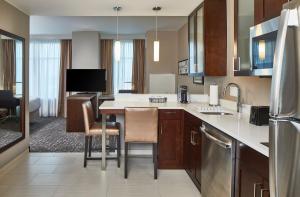 Dapur atau dapur kecil di Residence Inn by Marriott Nashville Downtown/Convention Center