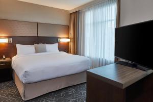 Katil atau katil-katil dalam bilik di Residence Inn by Marriott Nashville Downtown/Convention Center