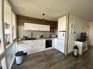 A kitchen or kitchenette at Politur