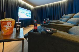 Zona d'estar a Boutique ChaletS Alpi - Private Sauna & Cinema