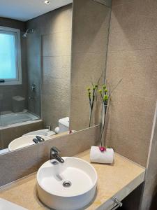 Bathroom sa Awwa Suites & Spa