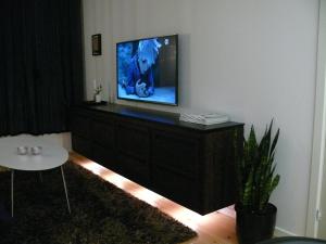 TV at/o entertainment center sa Holiday Home Fredensvang