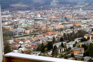 General view ng Innsbruck o city view na kinunan mula sa inn