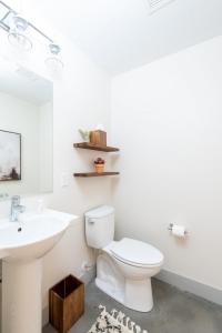 Bathroom sa Flexhome Brewery District 2BR Apt M3