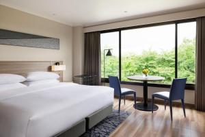 Кровать или кровати в номере Izu Marriott Hotel Shuzenji