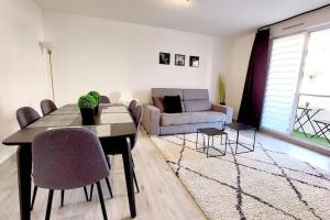 Atpūtas zona naktsmītnē Cosy Home 2, Cergy Le Haut, 6 personnes, 3 min gare, 30 min Paris, parking privé