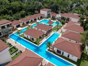 Swimming pool sa o malapit sa Amphitrite Resort