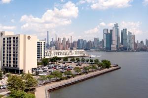 Nespecifikovaný výhled na destinaci Weehawken nebo výhled na město při pohledu z hotelu