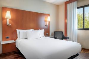 Posteľ alebo postele v izbe v ubytovaní AC Hotel Badajoz by Marriott