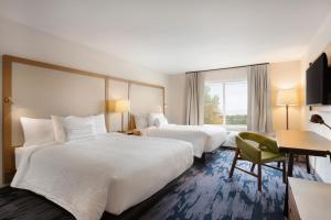 Fairfield Inn & Suites by Marriott Boulder Longmont房間的床