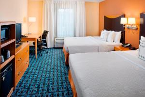 Кровать или кровати в номере Fairfield Inn & Suites by Marriott Jonesboro