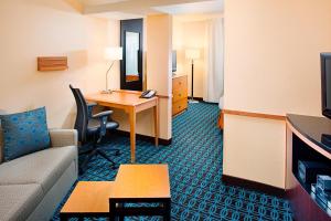 Гостиная зона в Fairfield Inn & Suites by Marriott Jonesboro