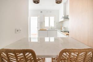 A kitchen or kitchenette at Casa Nova do Levante, perto do Mar