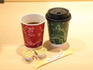 Kemudahan buat kopi dan teh di Smile Hotel Shinagawa Sengakuji Ekimae