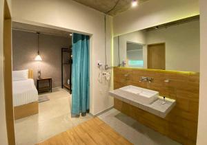 a bathroom with a sink and a large mirror at Estancias VIVE MX wtc in Mexico City