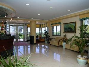 The lobby or reception area at Hotel Piñeiro 2 Estrellas Superior