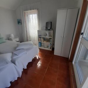 Cama ou camas em um quarto em SUN & SAND GUESTHOUSE