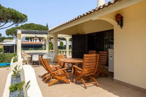 Balcony o terrace sa Home Out Vila do Lince - 8 Ensuite, Heated Pool & Gym - Marina Vilamoura