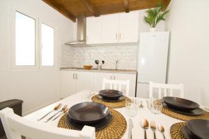 Dapur atau dapur kecil di Los Alonsos - Open Mall - By AZ Rentals