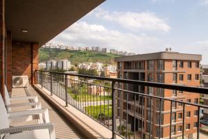 Фотография из галереи Spacious and Furnished Flat with Balcony in Izmir в Измире