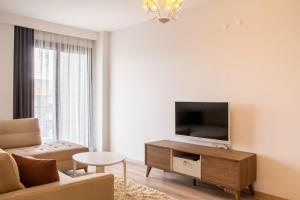 Фотография из галереи Spacious and Furnished Flat with Balcony in Izmir в Измире