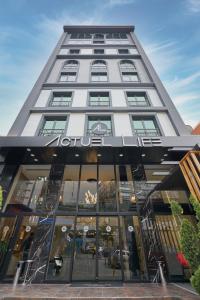 Actuel Life Hotels - Special Class في إسطنبول: مبنى عليه لافته