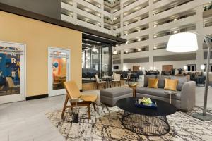 Atpūtas zona naktsmītnē Sheraton Suites Chicago O'Hare