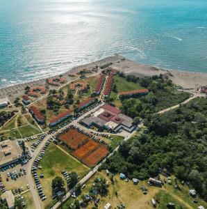 ウルツィニにあるFKK アダ ボヤナの海辺の公園の空中風景