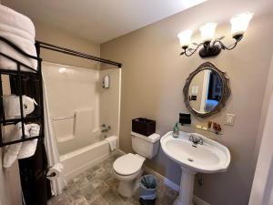 A bathroom at Historic Branson Hotel - Heritage Room with Queen Bed - Downtown - FREE TICKETS INCLUDED