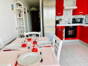 Una cocina o kitchenette en La mer qu’on voit danser….