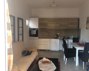 Фотография из галереи Macko, Apartmani в Тивате