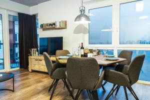 a dining room with a table and chairs at Ferienwohnung Residenz Bollwark in Kappeln