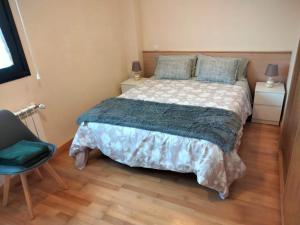 Una cama o camas en una habitación de El Mirador del Valle, a 9 min de Comillas