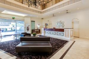 A seating area at Central Cosmo Apartment Hotel