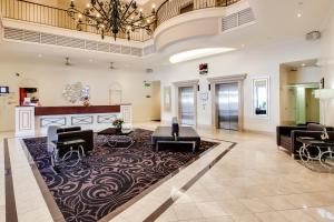 A seating area at Central Cosmo Apartment Hotel