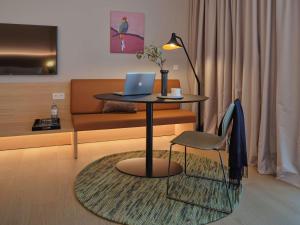 Area tempat duduk di Adina Apartment Hotel Vienna Belvedere