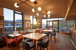 A seating area at Adina Apartment Hotel Stuttgart