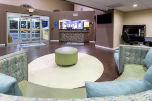 TV i/ili multimedijalni sistem u objektu Days Inn & Suites by Wyndham Cherry Hill - Philadelphia