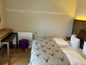 Un pat sau paturi într-o cameră la Aparthotel Parsberg GreenDesign