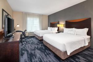 Säng eller sängar i ett rum på Fairfield Inn & Suites by Marriott Toronto Mississauga